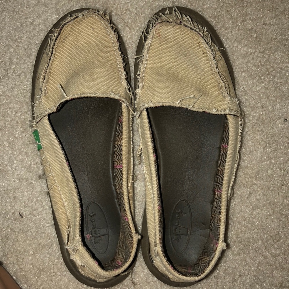 Tan Sanuks